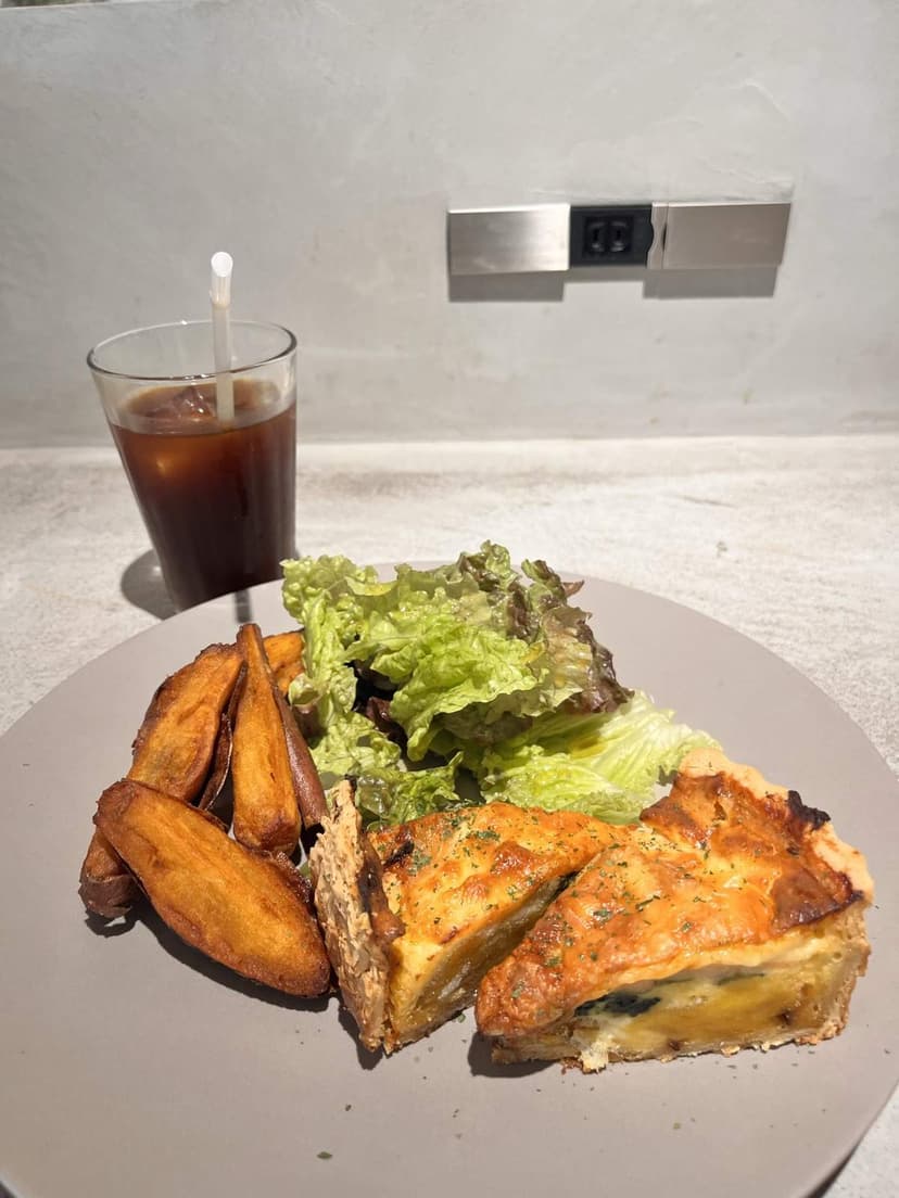 The quiche plate with sweet potato wedges and salad